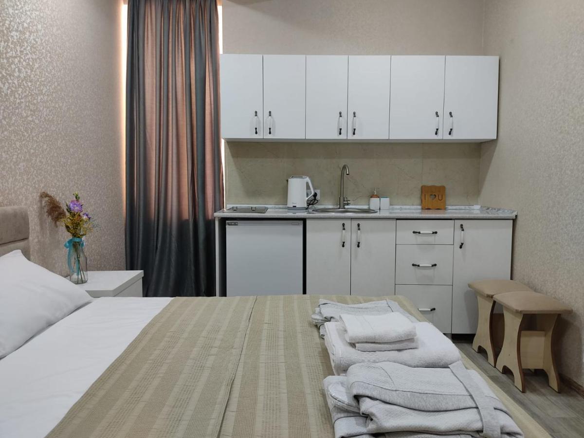 Pushkin Street Pearl Hotel Кутаиси Екстериор снимка