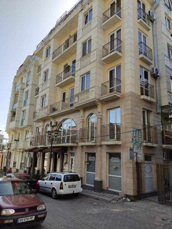 Pushkin Street Pearl Hotel Кутаиси Екстериор снимка