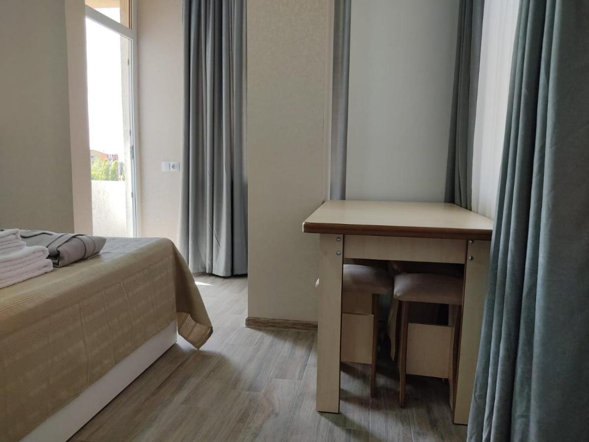 Pushkin Street Pearl Hotel Кутаиси Екстериор снимка