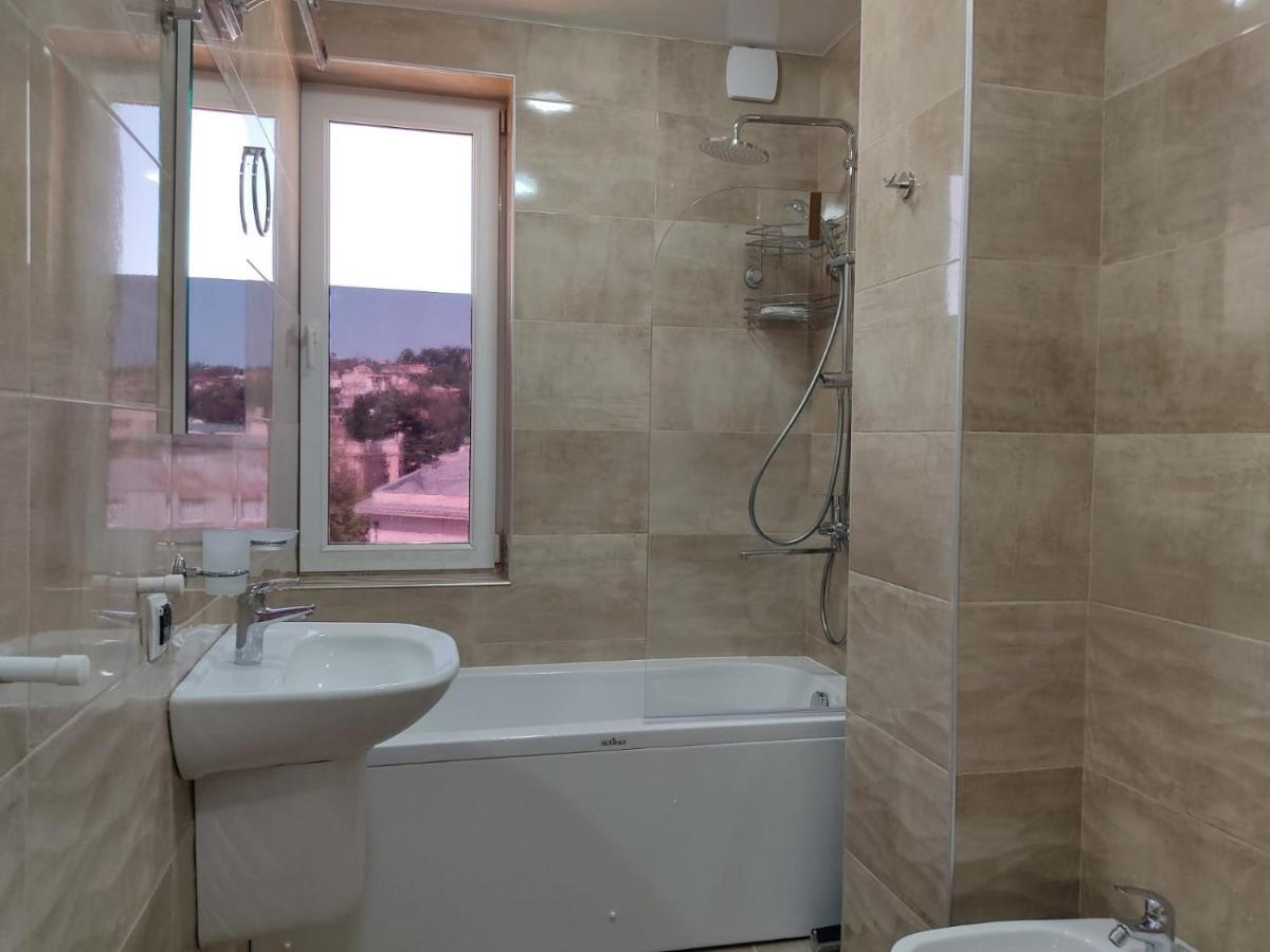 Pushkin Street Pearl Hotel Кутаиси Екстериор снимка