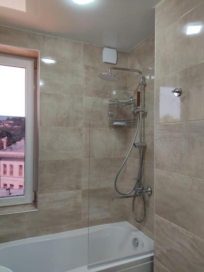 Pushkin Street Pearl Hotel Кутаиси Екстериор снимка