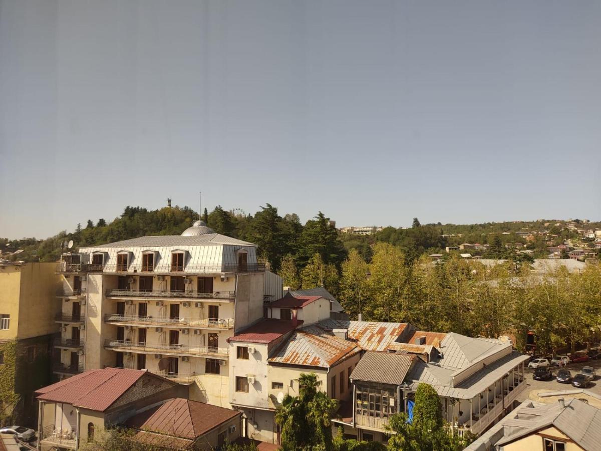 Pushkin Street Pearl Hotel Кутаиси Екстериор снимка