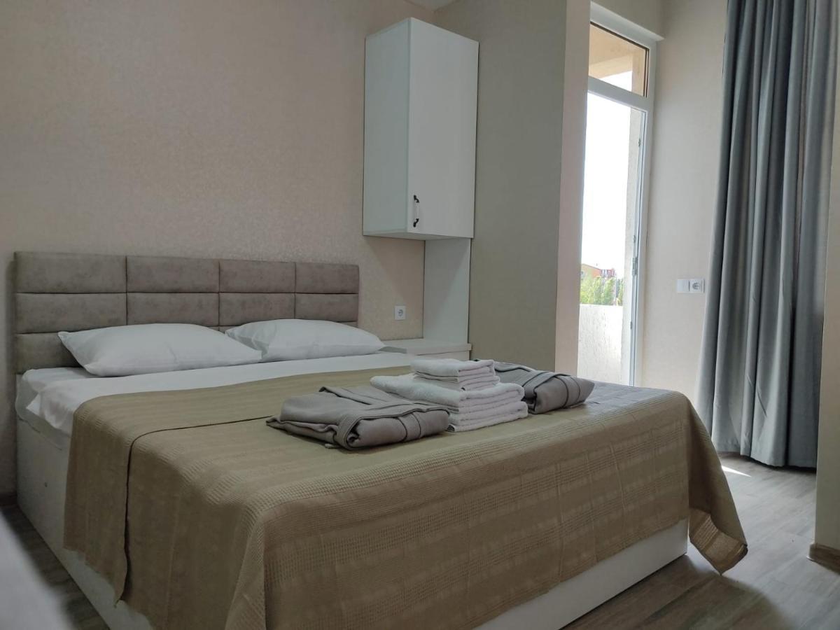 Pushkin Street Pearl Hotel Кутаиси Екстериор снимка