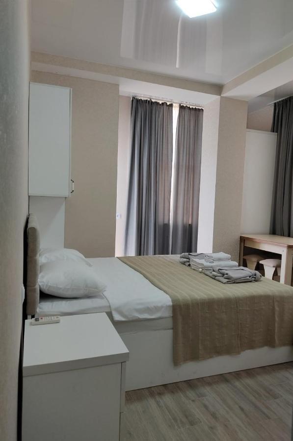 Pushkin Street Pearl Hotel Кутаиси Екстериор снимка
