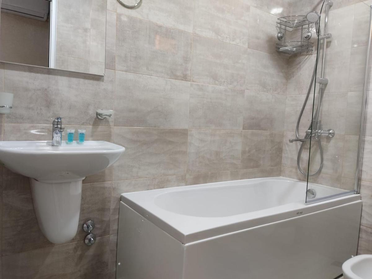 Pushkin Street Pearl Hotel Кутаиси Екстериор снимка