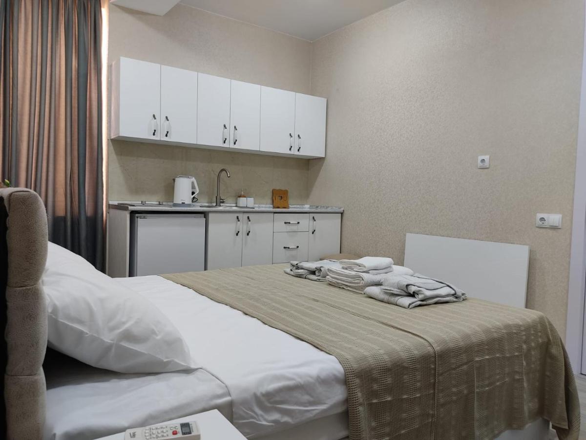 Pushkin Street Pearl Hotel Кутаиси Екстериор снимка