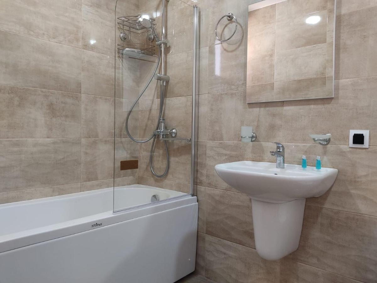 Pushkin Street Pearl Hotel Кутаиси Екстериор снимка