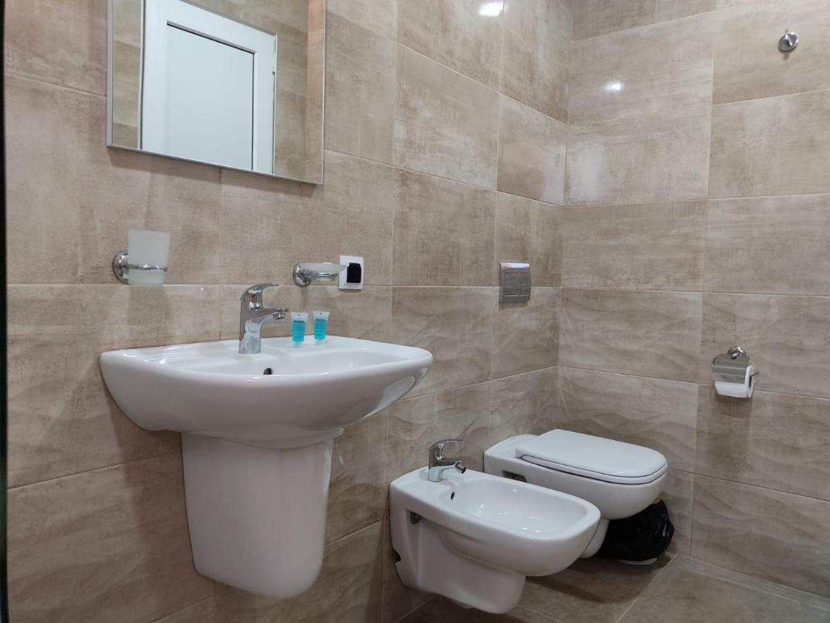 Pushkin Street Pearl Hotel Кутаиси Екстериор снимка