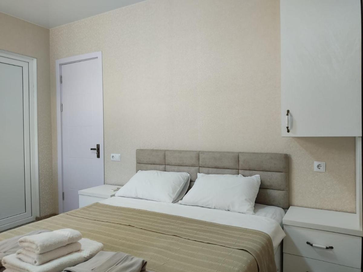 Pushkin Street Pearl Hotel Кутаиси Екстериор снимка